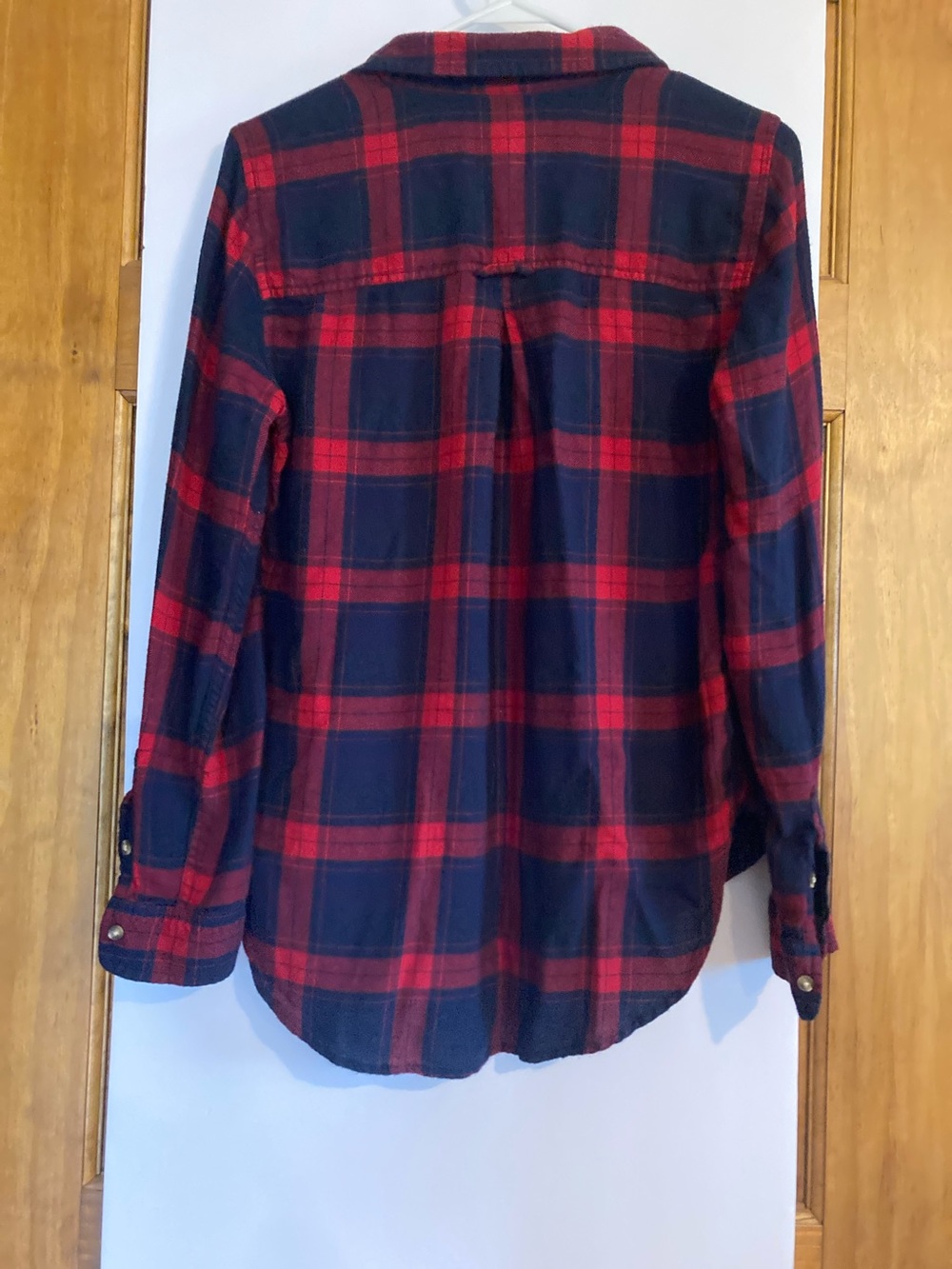 Women’s American Eagle Outfitters Navy/Red Flannel Button-Down Boyfriend Fit - Picture 2 of 6